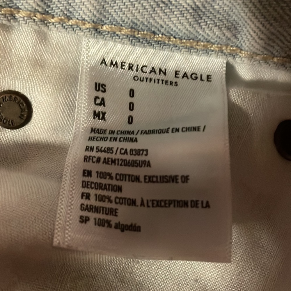 🚫SOLD🚫 AEO 90’s Boyfriend Distressed Shorts - Picture 17 of 17